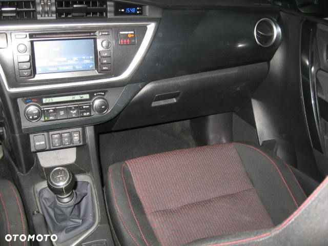 Toyota Auris 1.6 Premium - 16