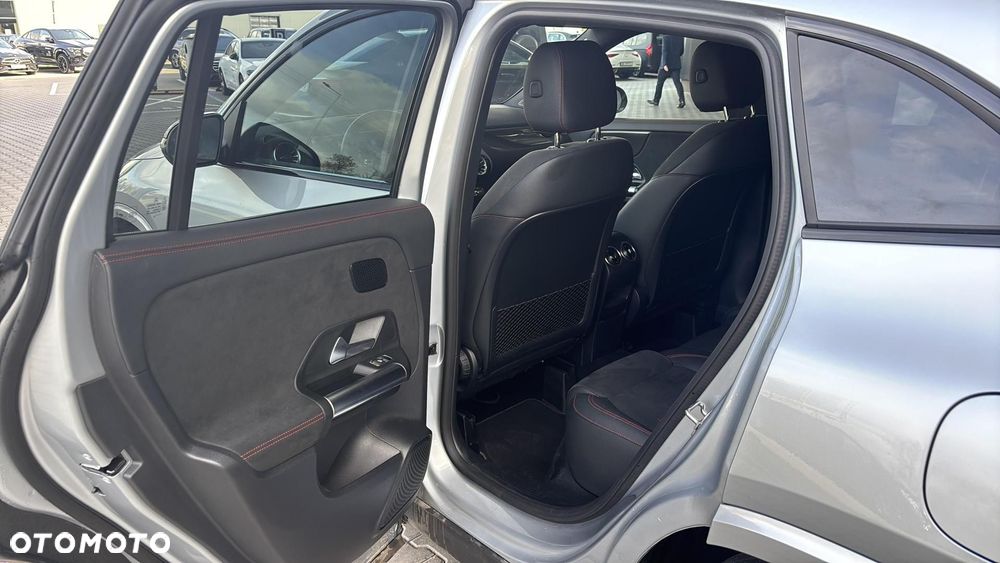 Mercedes-Benz GLA - 15