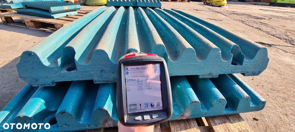 Komplet szczęk, okładzina szczęki kruszarka Pegson Metrotrak Finlay 900x600 - 2