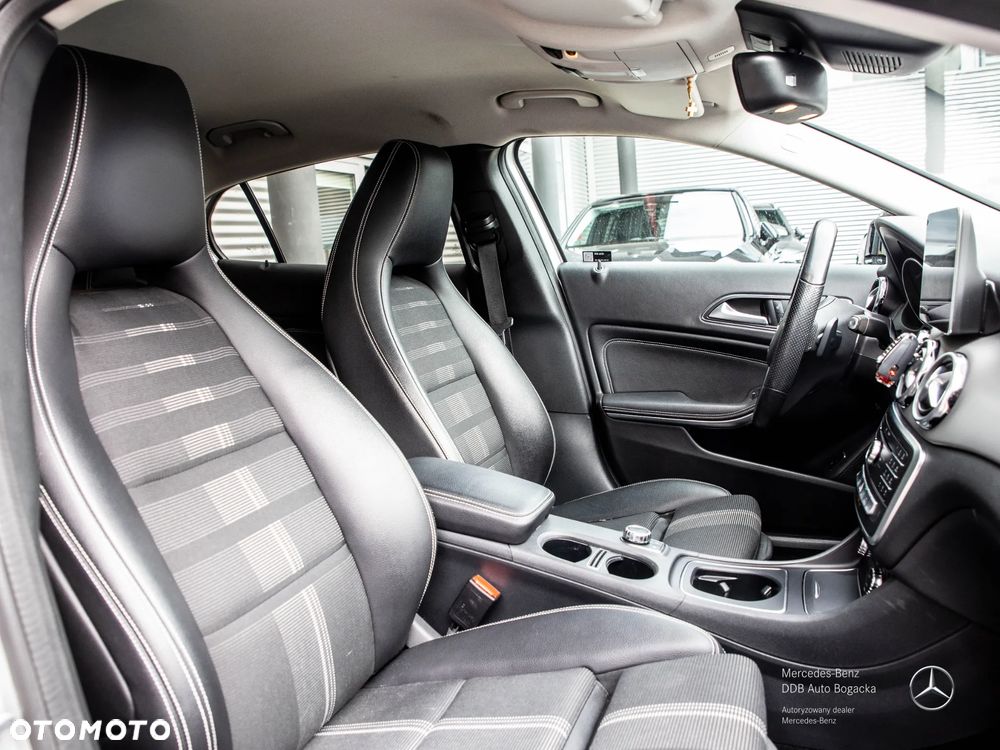 Mercedes-Benz GLA 200 7G-DCT Urban - 21