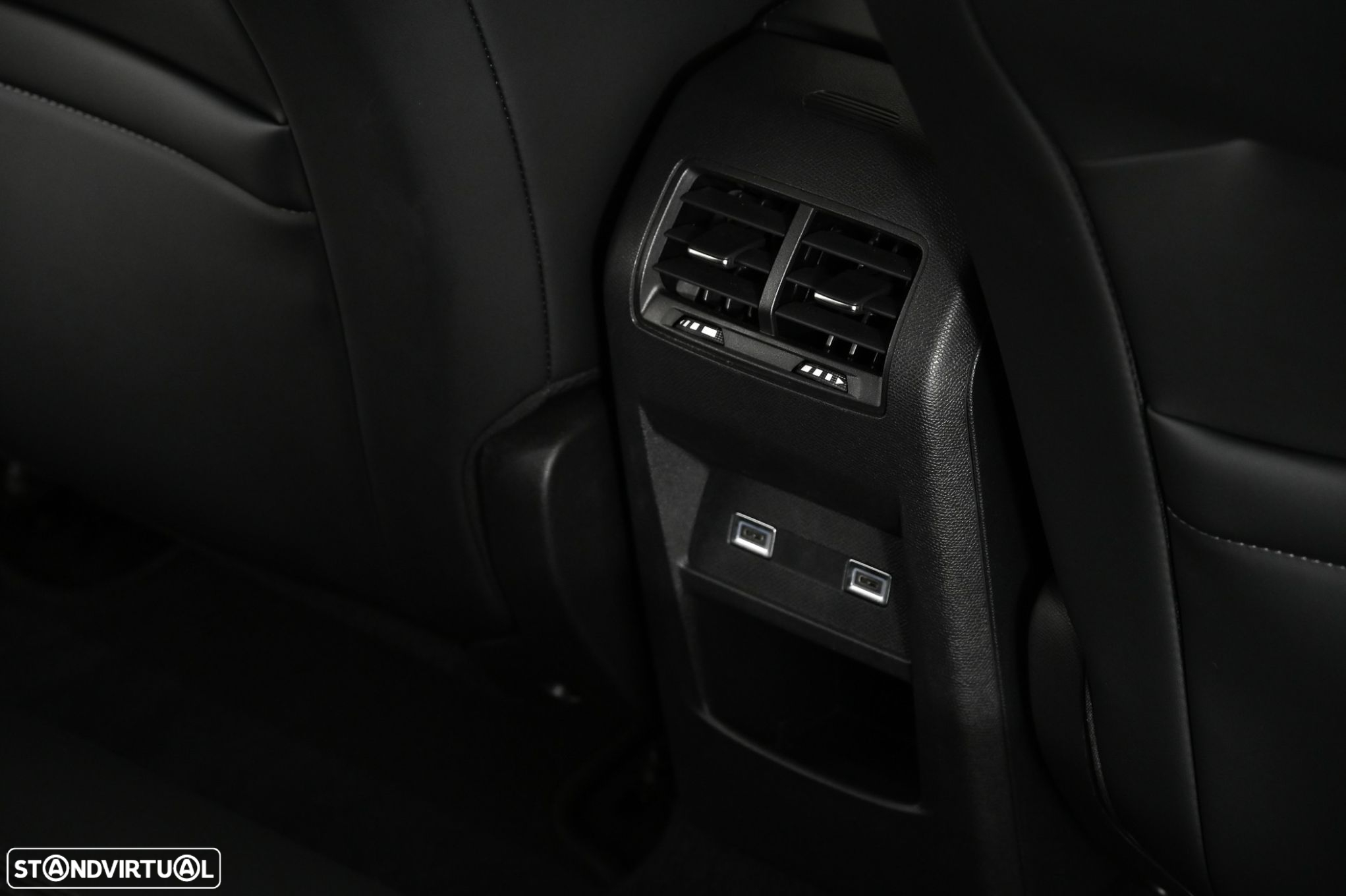 Peugeot 408 1.2 PureTech Allure Pack EAT8 - 28