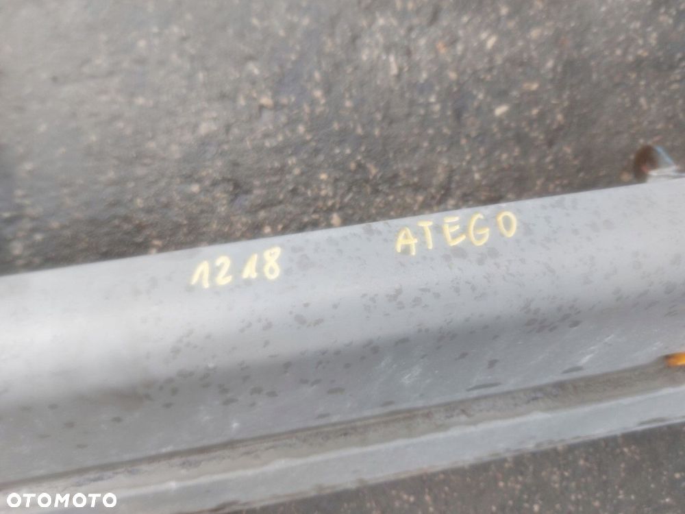 Listwa boczna LEWA Mercedes Atego 2007 R - 2