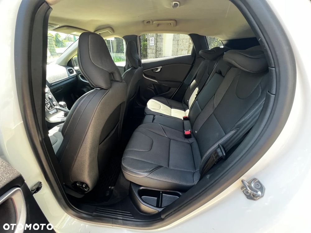 Volvo V40 Cross Country D2 Momentum - 11
