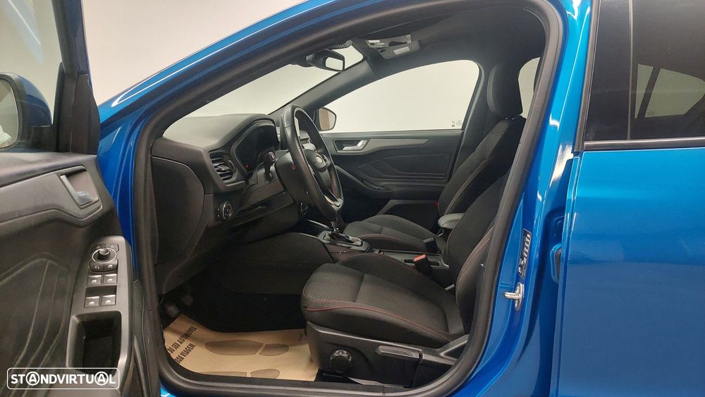 Ford Focus 1.0 EcoBoost MHEV ST-Line - 12