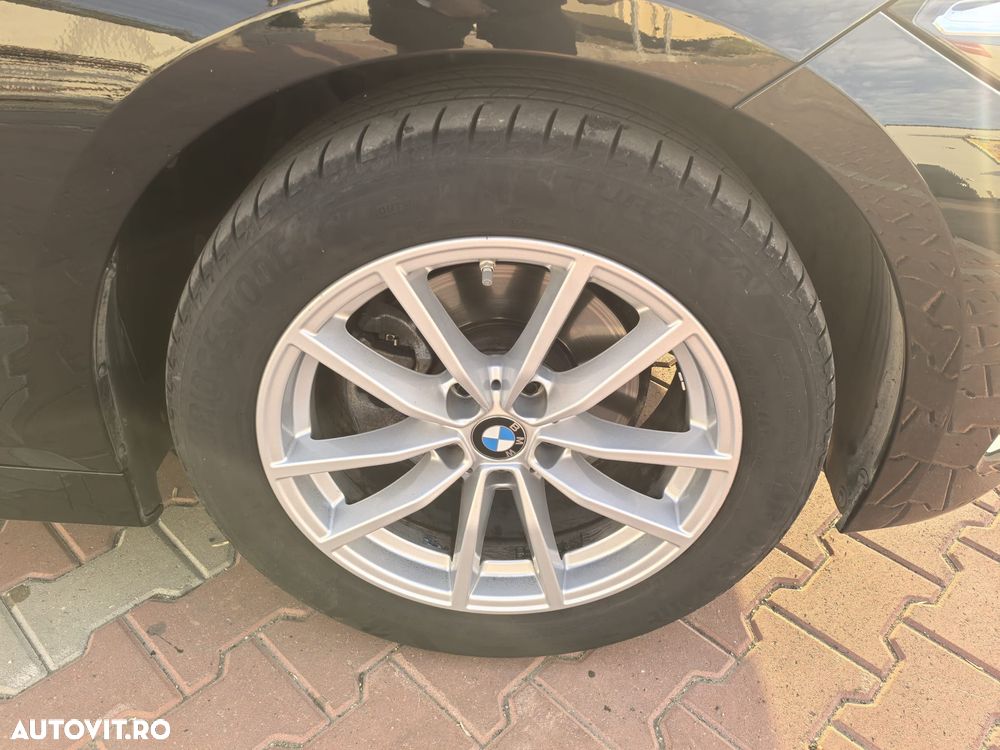 BMW Seria 3 320i AT - 32