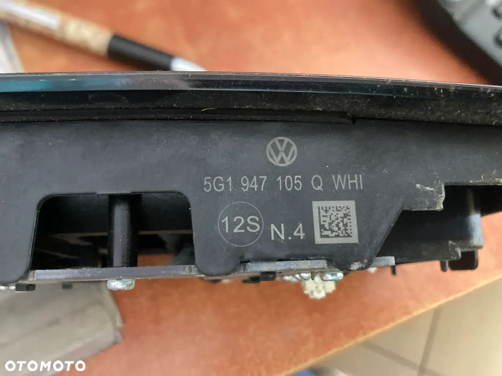 Lampka podsufitki oświetlenie kabiny VW Volkswagen 5G1947105 3B035711B - 3