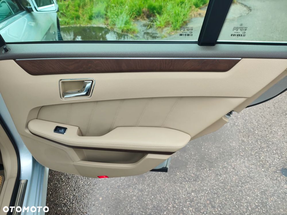 Mercedes-Benz Klasa E 350 CDI 4-Matic - 27