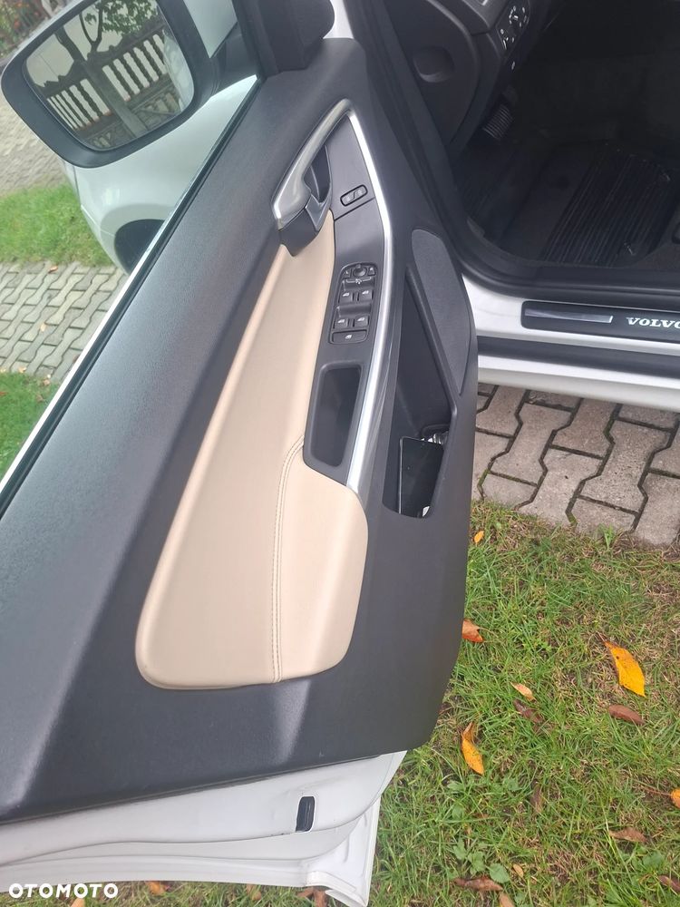 Volvo XC 60 - 4