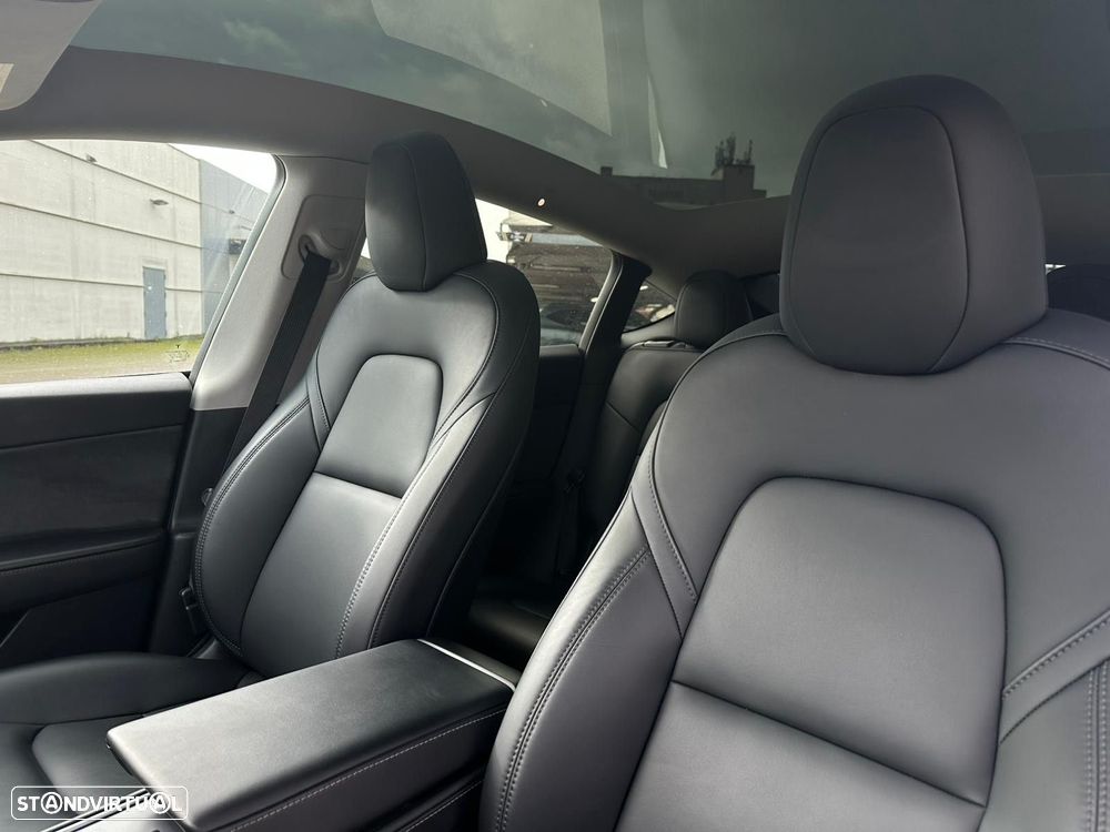 Tesla Model Y Long Range Dual Motor AWD - 8