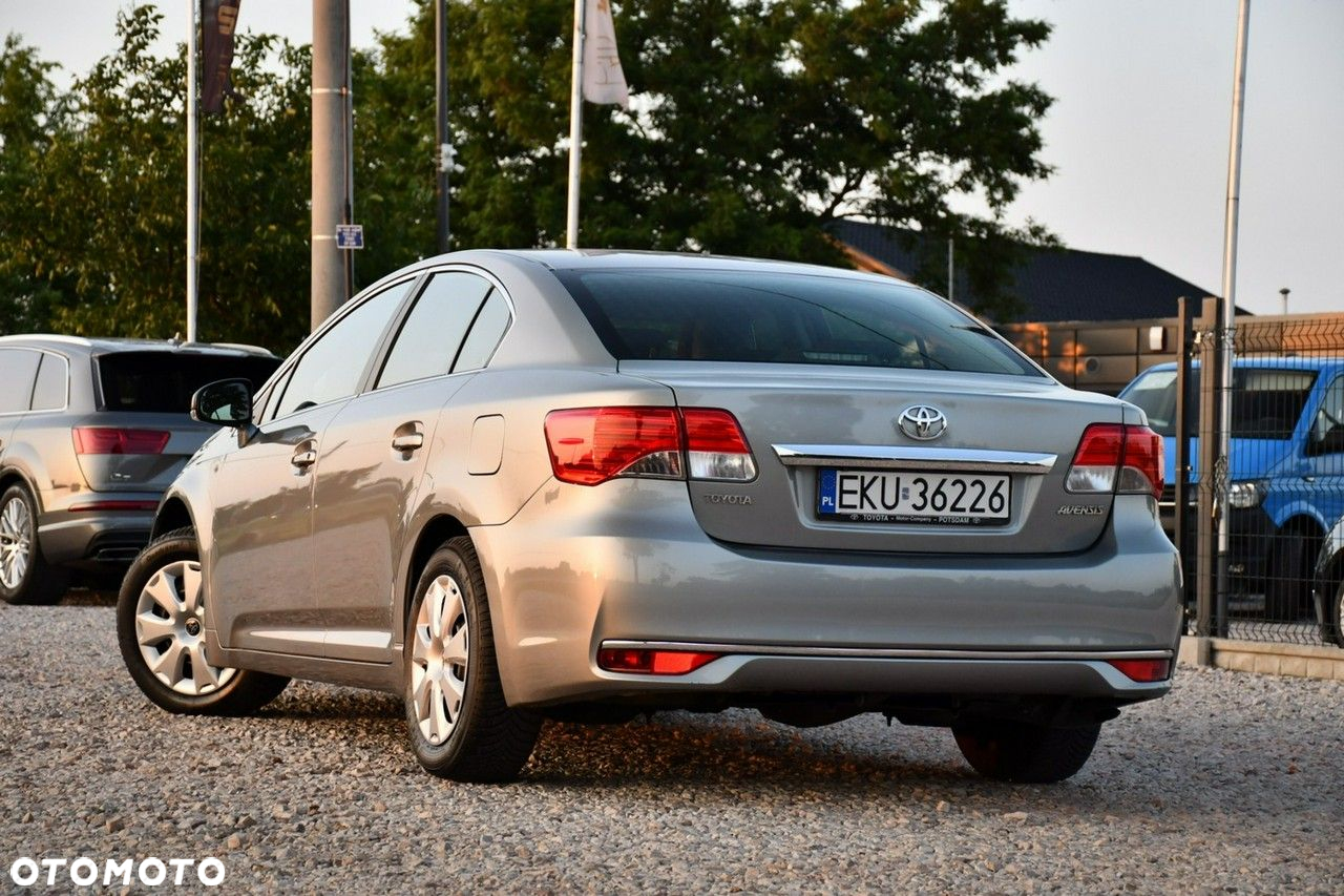 Toyota Avensis - 19
