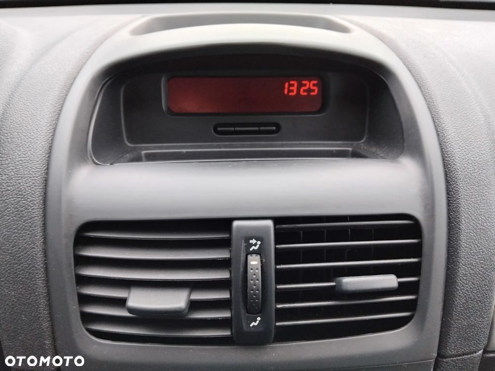 Renault Clio 1.2 16V Expression - 11