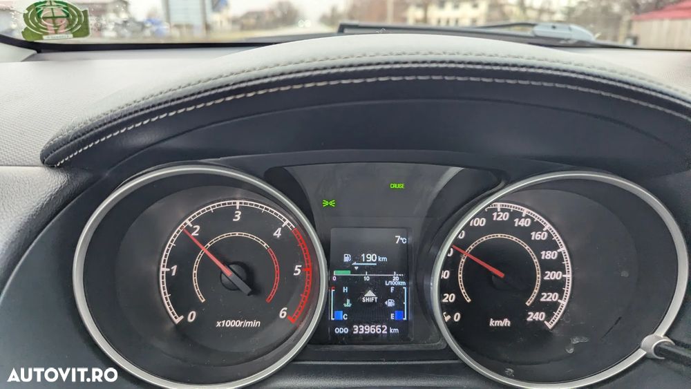 Mitsubishi Outlander - 10