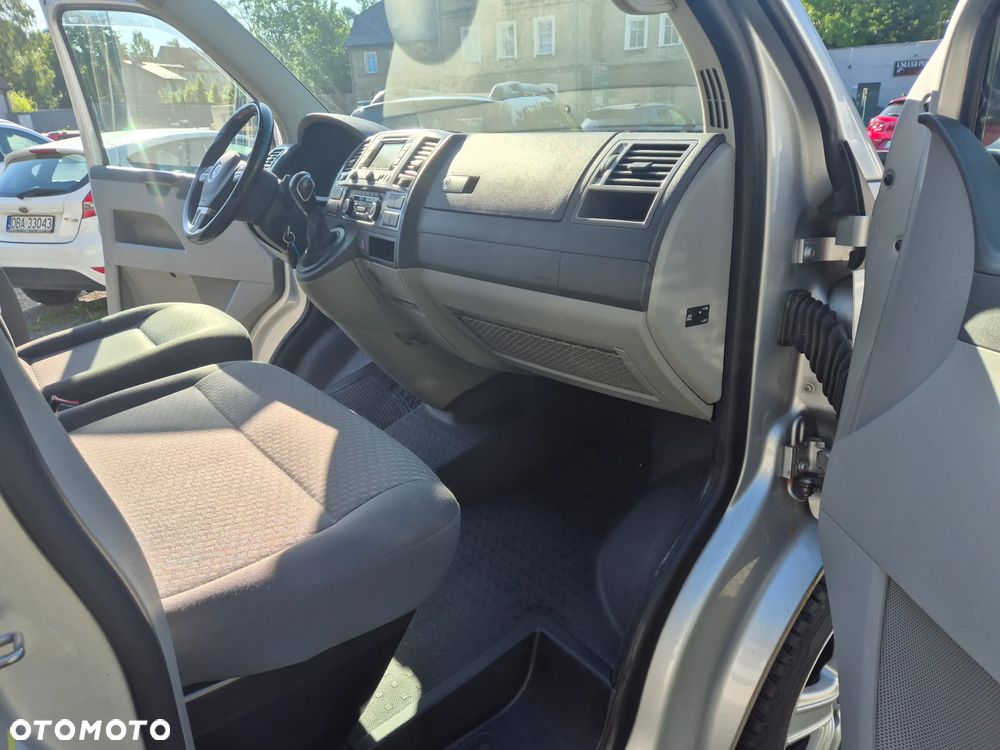 Volkswagen Caravelle - 19