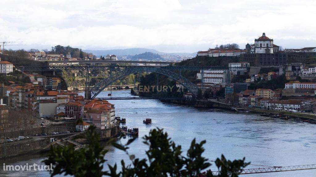 Moradia Renovada T2 na zona ribeirinha de Vila Nova de Gaia - Grande imagem: 2/15