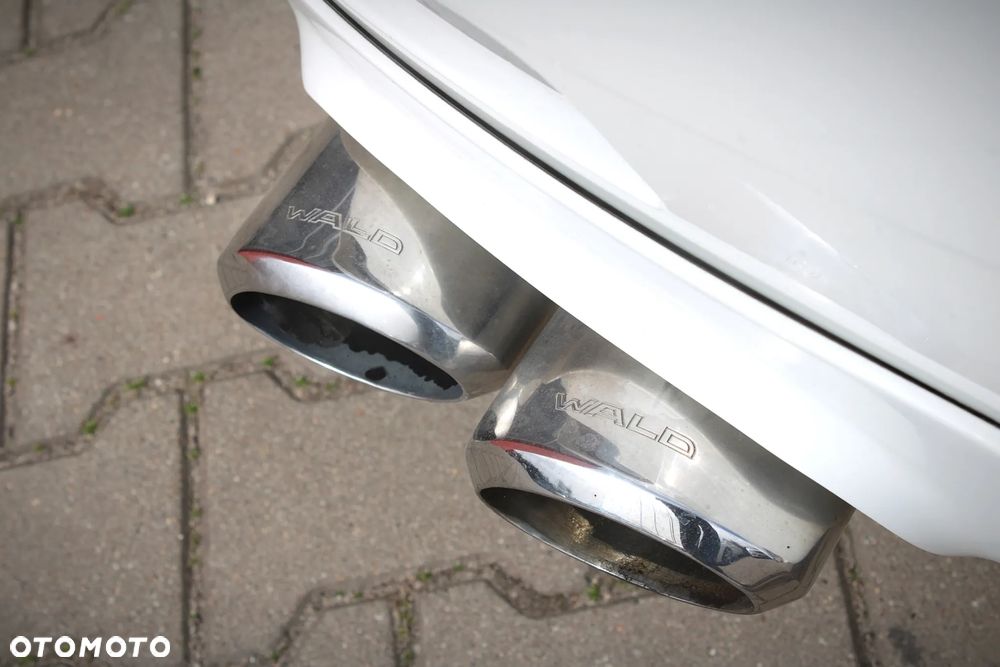 BMW Seria 6 650 i - 12