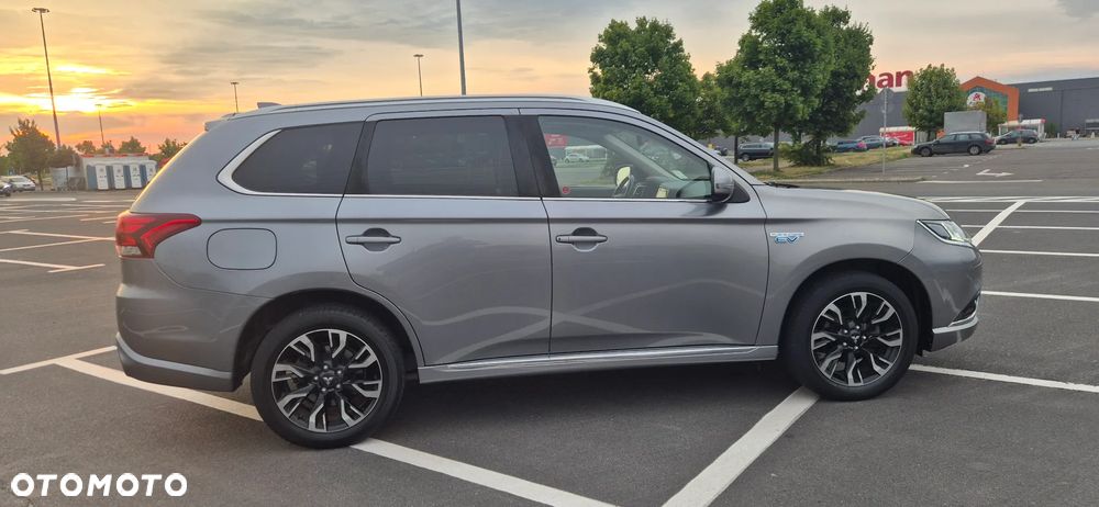 Mitsubishi Outlander 2.0 4WD Plus - 5