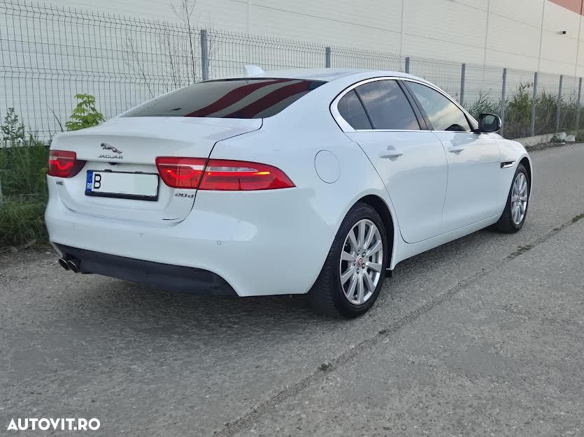 Jaguar XE 2.0 AWD Prestige - 3