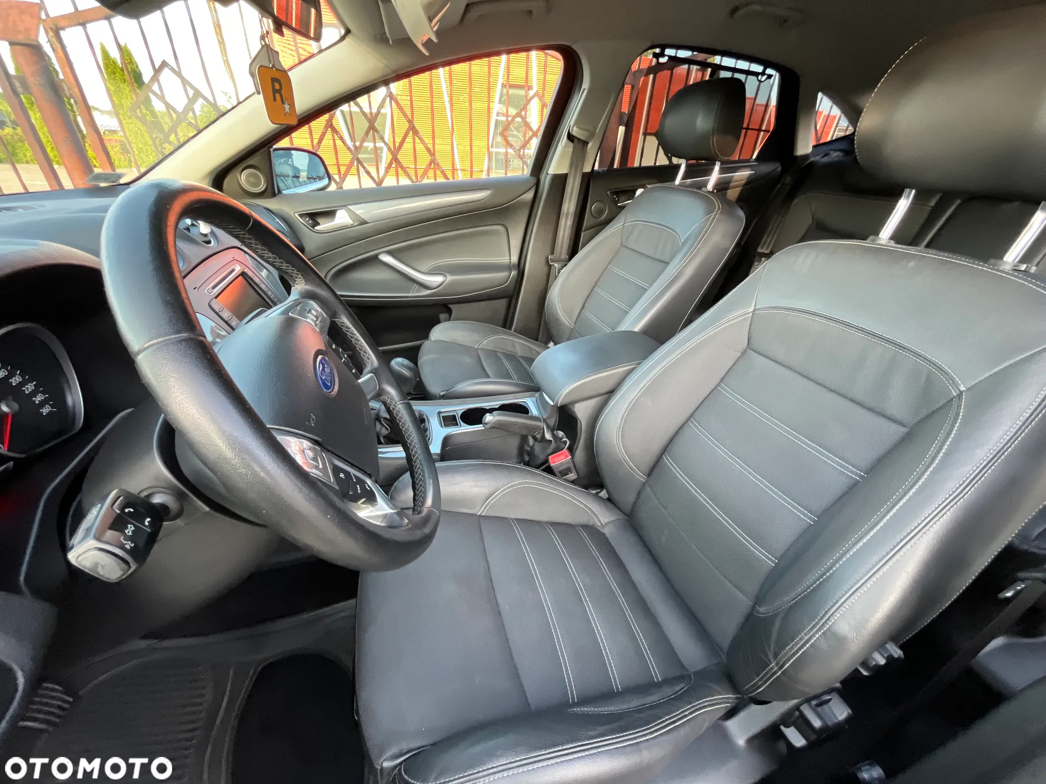 Ford Mondeo 1.6 T Ghia - 35
