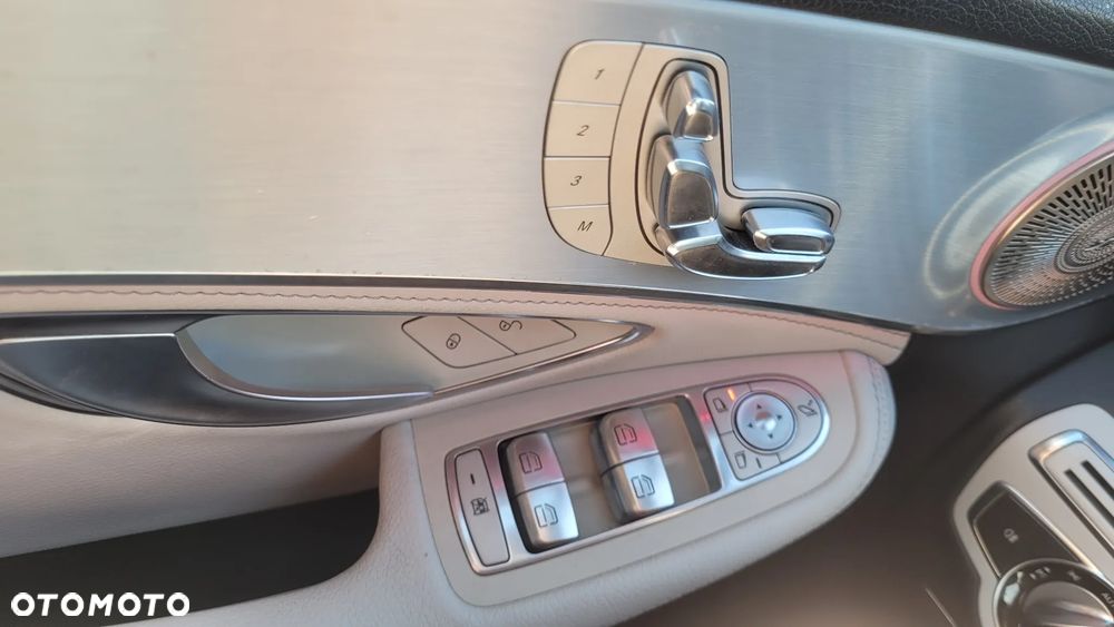 Mercedes-Benz Klasa C 300 7G-TRONIC - 28
