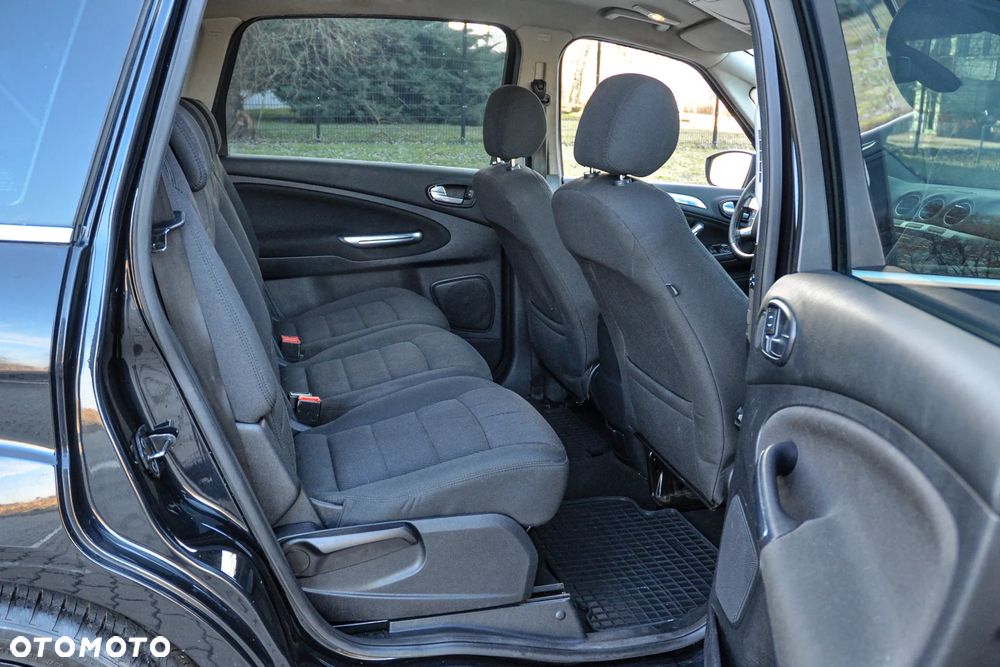 Ford S-Max - 12