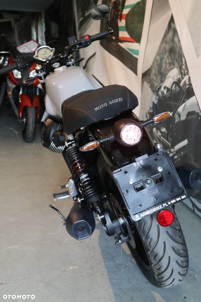 Moto Guzzi V7 - 12