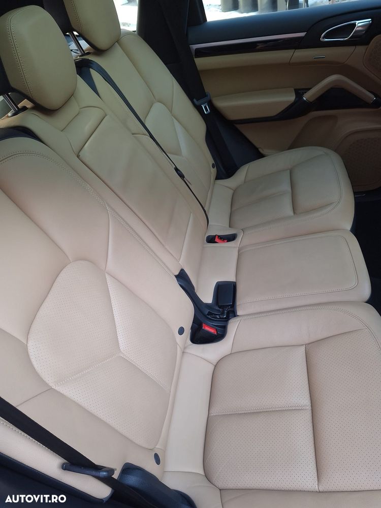 Porsche Cayenne 3.0 L - 14