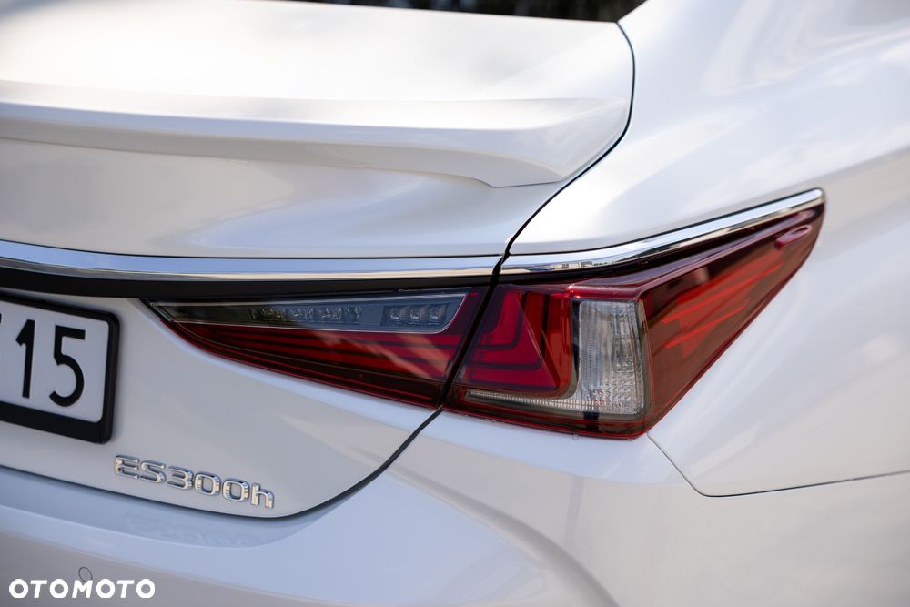 Lexus ES 300h Prestige - 15