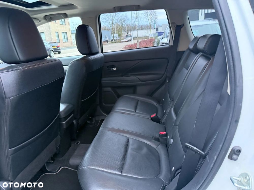 Mitsubishi Outlander - 26