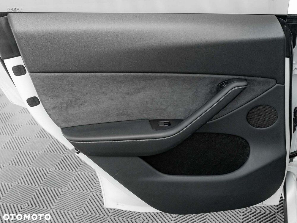 Tesla Model Y Long Range RWD - 21