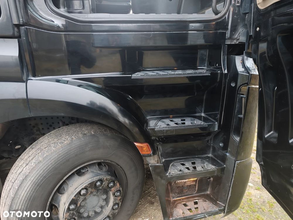 Mercedes-Benz Actros MP4 - 11