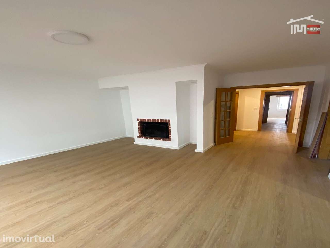 T2 Remodelado com Suite, Lareira e Excelente Localização a 5 min do... - Grande imagem: 5/19