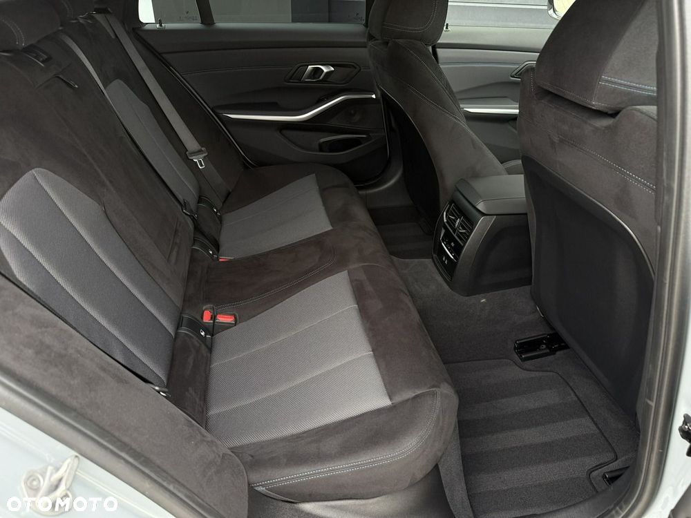 BMW Seria 3 330i xDrive M Sport sport - 28