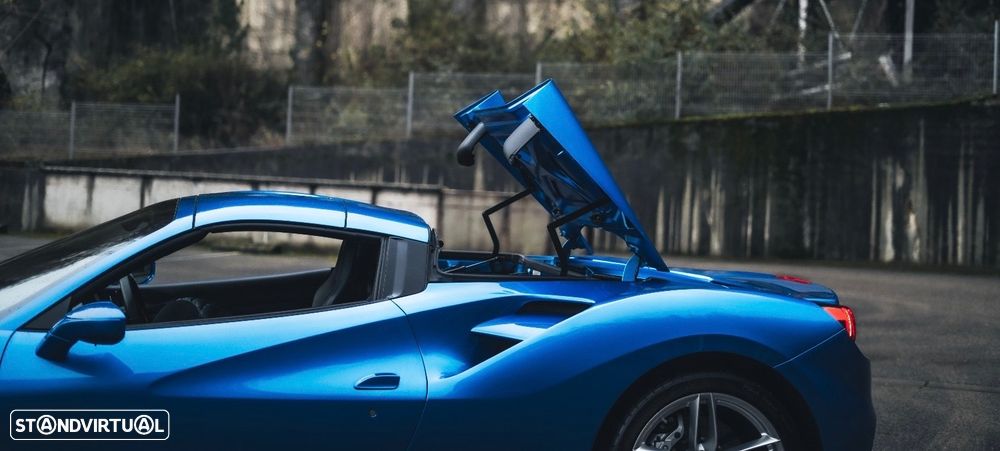 Ferrari 488 Spider - 12