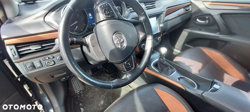 Toyota Avensis 2.0 D-4D Premium - 9