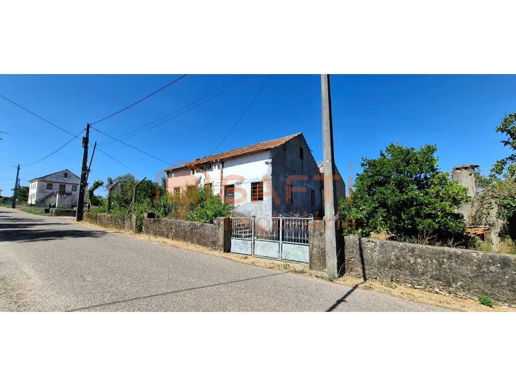 Casa Para Recuperar em Aldeia Ribatejana - Grande imagem: 2/11