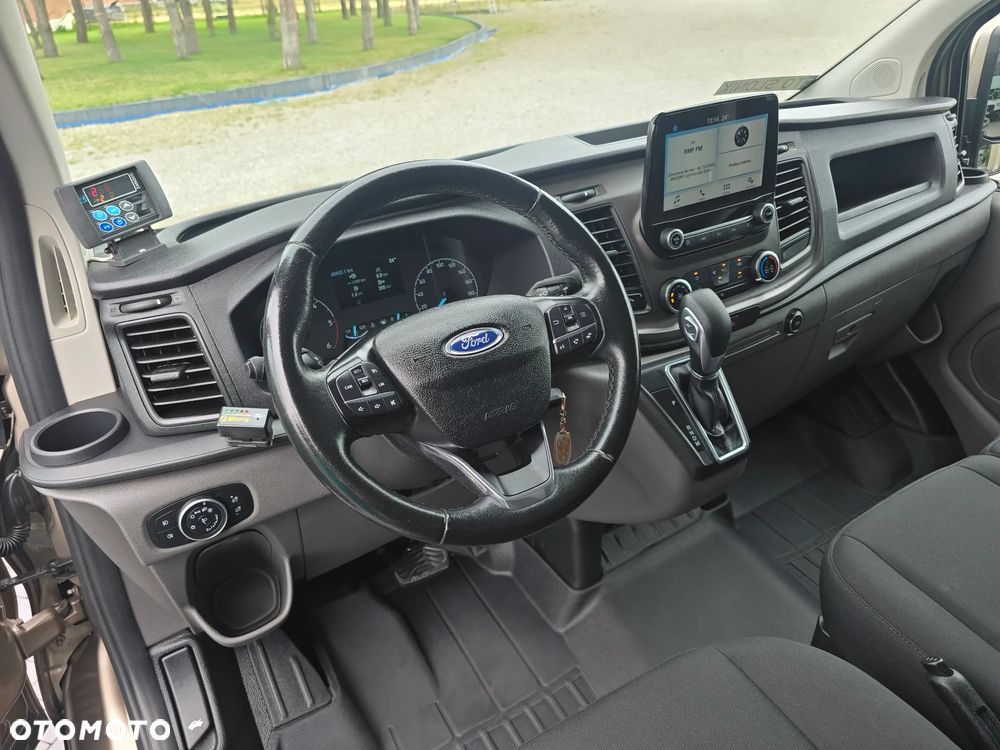 Ford TRANSIT CUSTOM CHŁODNIA +FUNKCJA GRZANIA + PODŁONCZENIE NA POSTOJU 230V  MODEL L2H2 340L-170 AUTOMAT 48 Tyś km SERWIS ASO FORD DO OSTATNIEGO Km SALON POLSKA BOGATA OPCJA WYPOSAŻENIA AUTOMAT KAMERA COFANIA + CZUJNIKI COFANIA LEDY METALIK ASYSTENTY KIEROWCY - 28