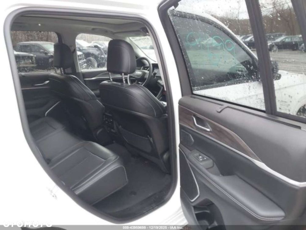 Jeep Grand Cherokee - 8