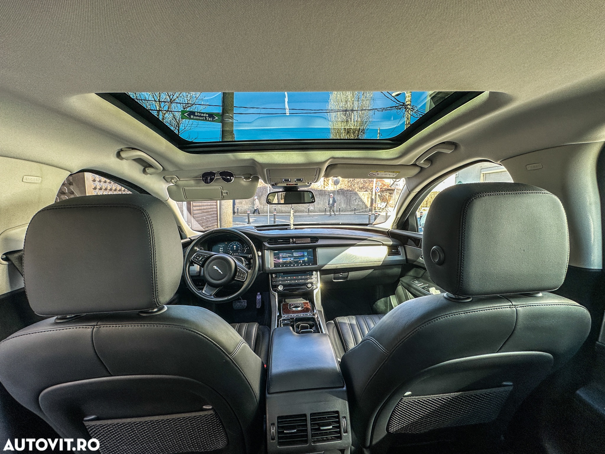Jaguar XF 20d RWD Portfolio - 5
