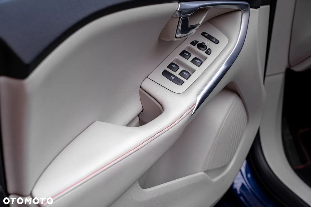 Volvo V40 D4 Drive-E Ocean Race - 5