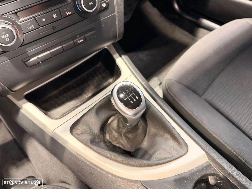 BMW 118 d Pack M - 16