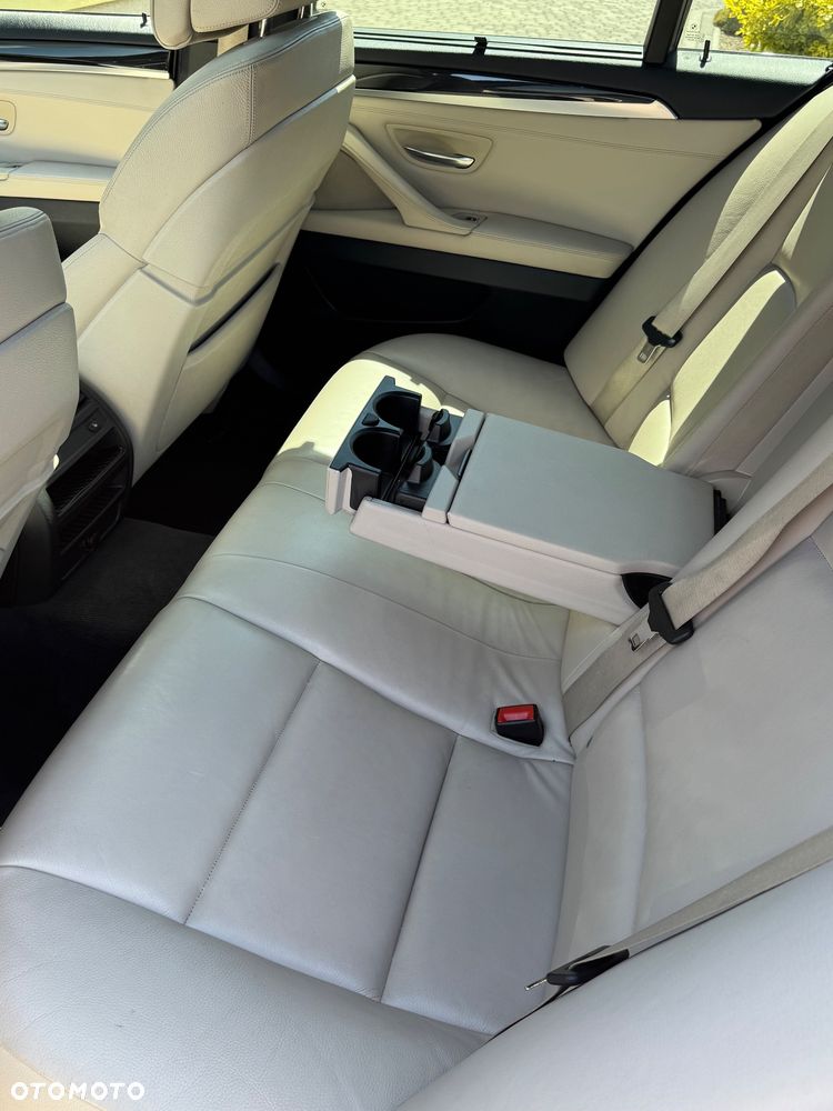 BMW Seria 5 535i xDrive Sport-Aut - 11