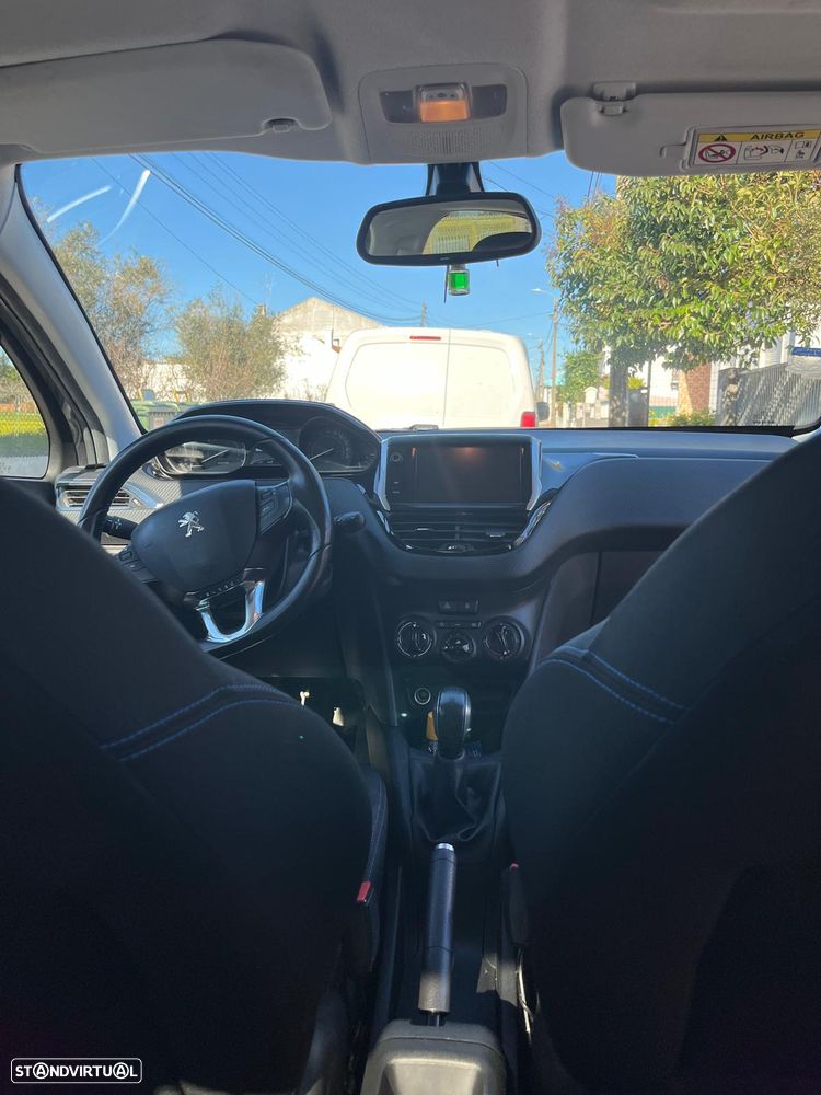 Peugeot 208 - 18