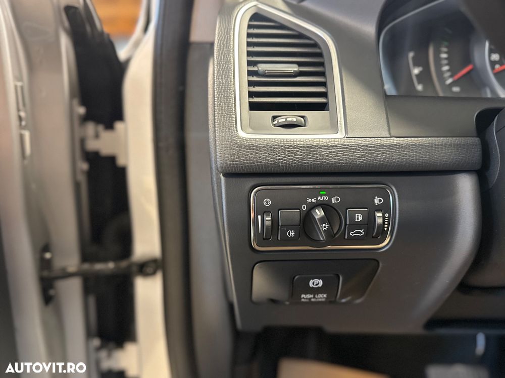 Volvo XC 60 D4 AWD Geartronic Momentum - 17