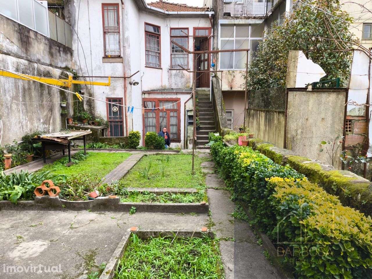 Moradia ANTAS - Av. F. Magalhaes - possivel prédio R/Ch+5! Zona ARU! - Grande imagem: 5/24