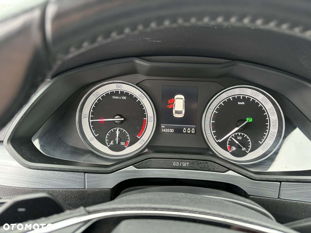 Skoda Superb 2.0 TDI Ambition DSG7 - 13