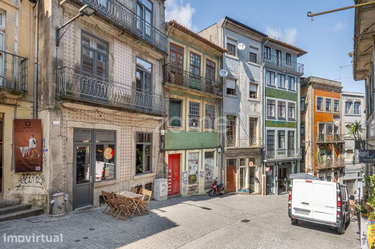 Prédio com 4 pisos, 5 habitações e loja - Rua dos Caldeireiros, Por... - Grande imagem: 2/29