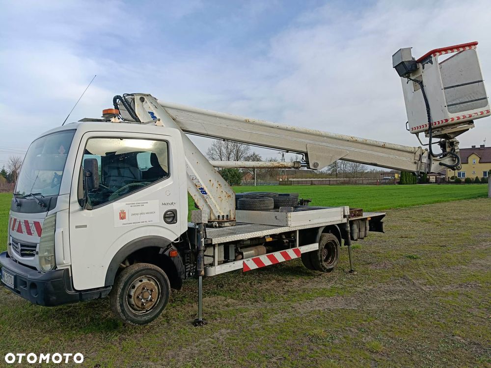 Renault Maxity - 10