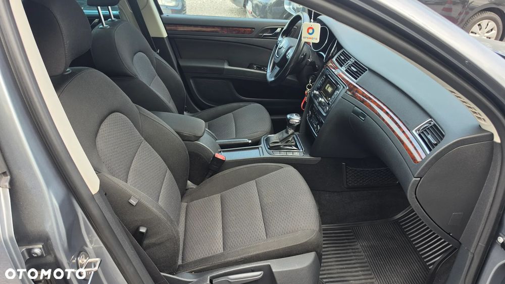 Skoda Superb 2.0 TDI DSG Elegance - 24