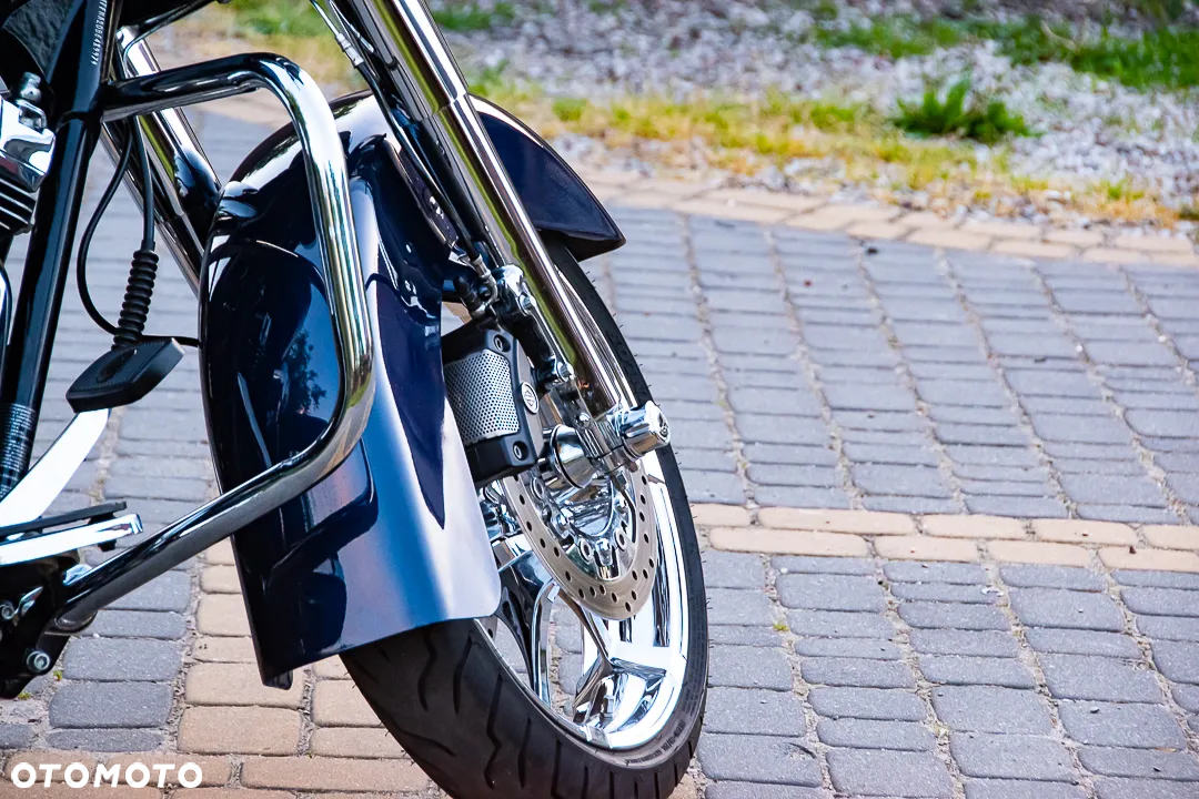 Harley-Davidson FLH Electra Glide - 18