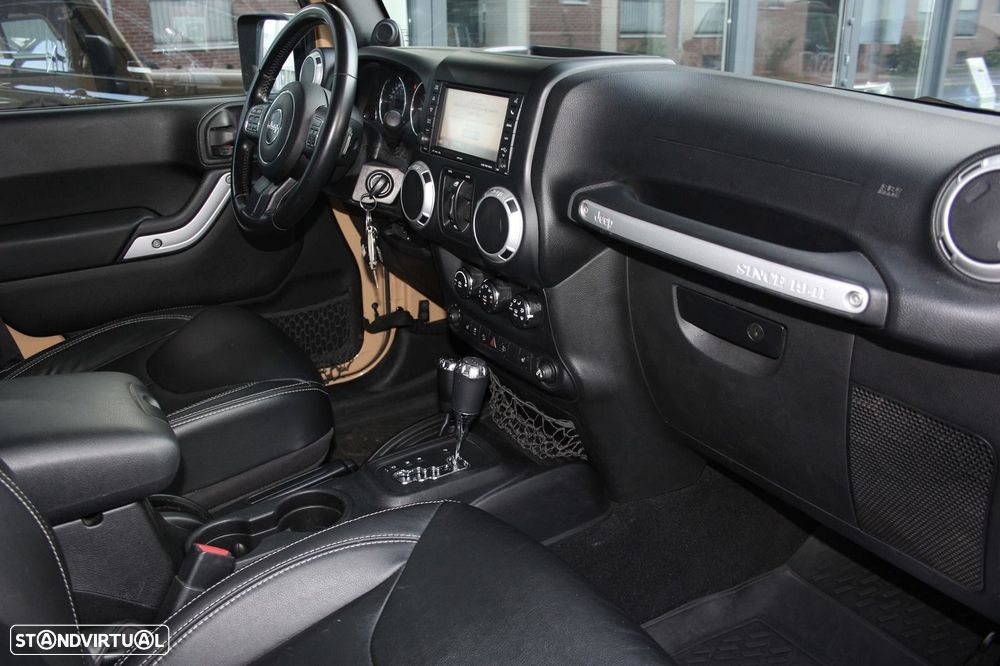 Jeep Wrangler Unlimited Hard-Top 2.8 CRD DPF Auto Sahara - 13